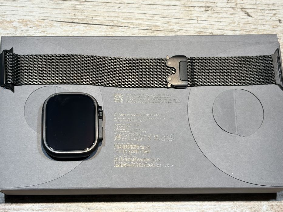 Apple Watch Ultra 3 Titanium milanese loop band