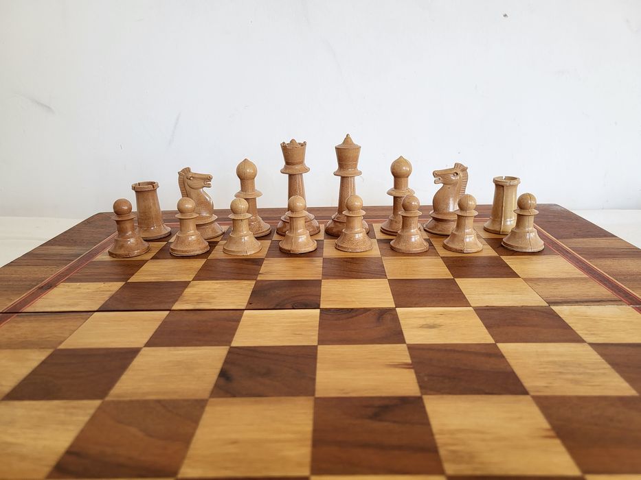 #1 Стар масивен дървен шах