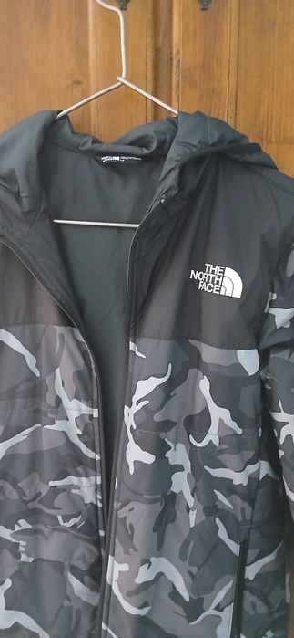 Geaca adolescenti 13-14 ani(L)fara defecte sau urme de uzura.