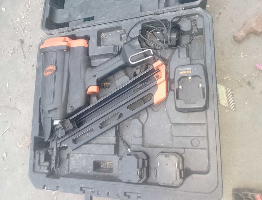 Pistol cuie tjep