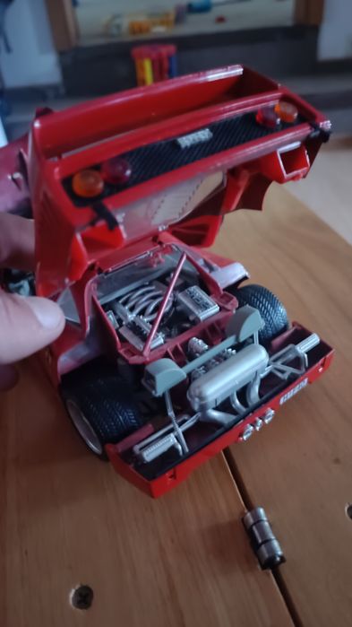 Ferrari F40 1987 (1/18)
