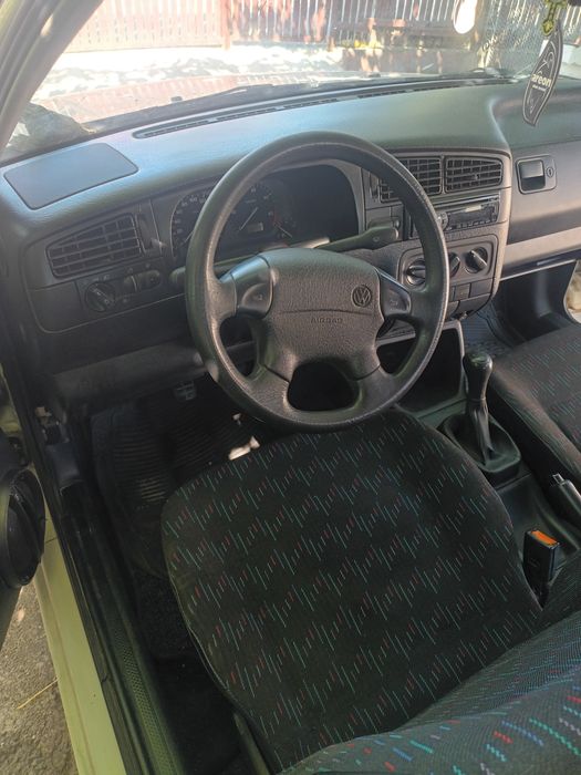 Vând Volkswagen Golf