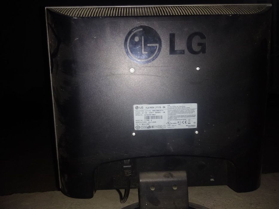 LG Flatiron L1717S-SN