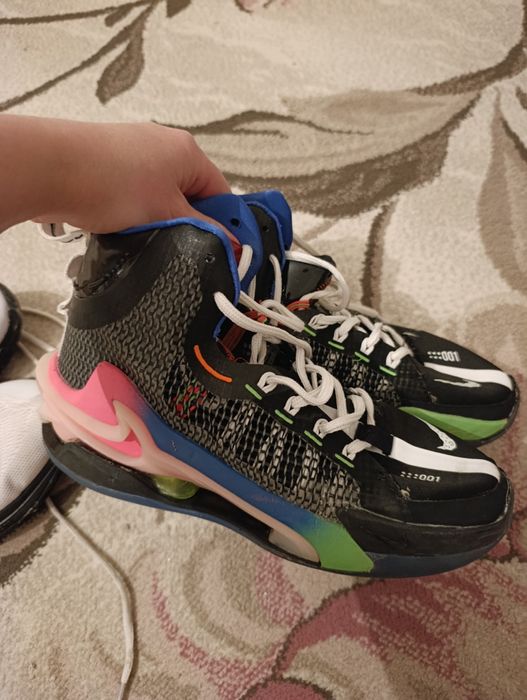 Продам баскетбольные кроссовки