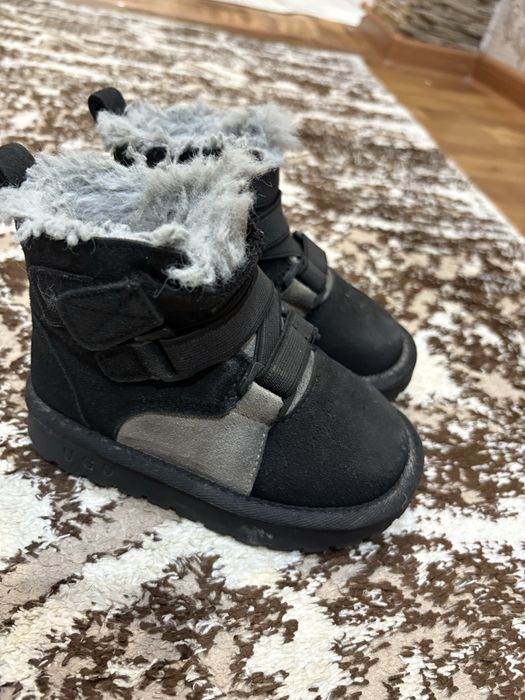 Продам детскую зимнюю обувь