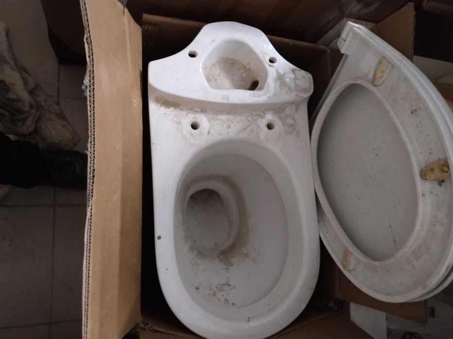 Продам унитаз. Для ремонта.