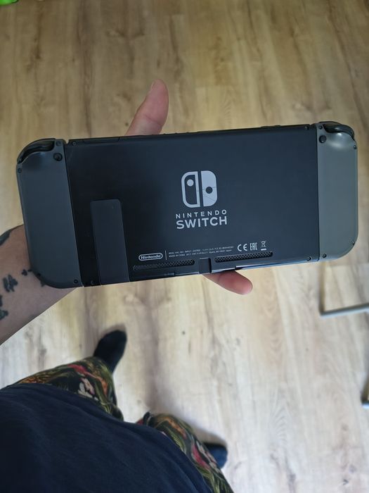 Se vinde Nintendo switch