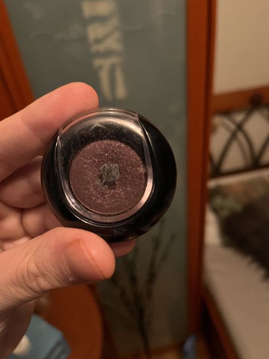 Хайлайтър на Chanel,сенки под формата на кубче