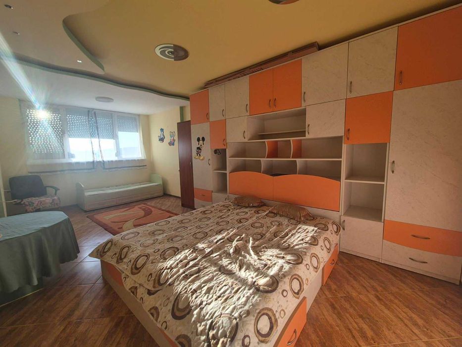 Дава се под наем Тристаен апартамент в Търговище, Запад 2 - 75 кв.м за 229.5 € - Снимка #2