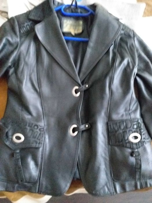 Geaca dama, din piele neagra, mar 42.