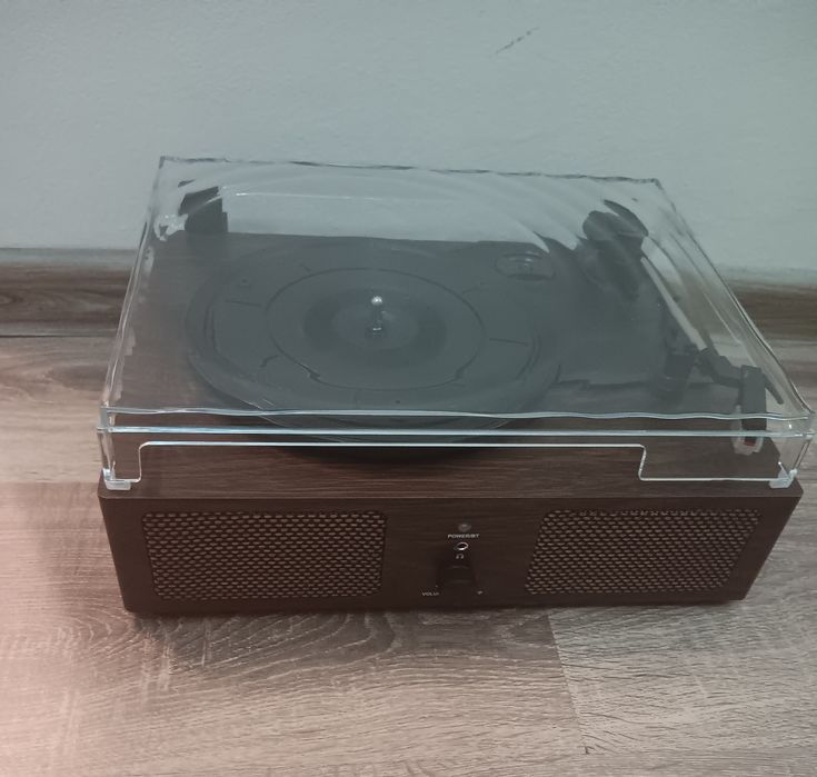 Грамофон чисто нов