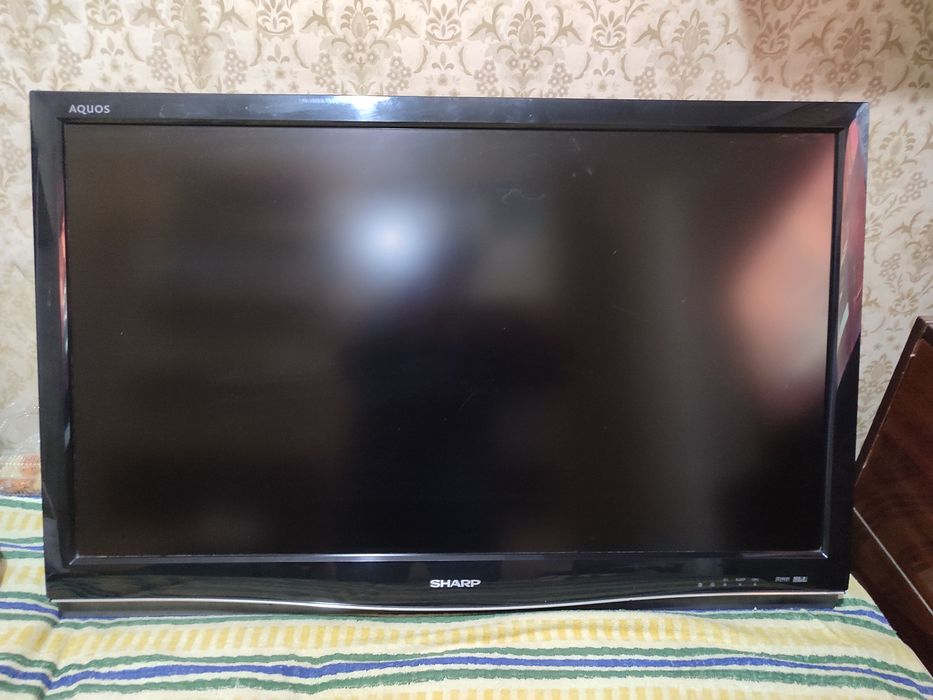 Телевизор Toshiba (43 диагональ) made in Japan.