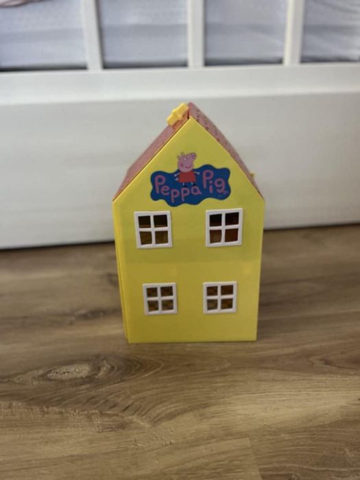 Къща на Маша и къща на Пепа