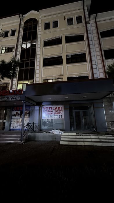 нотурар бино сотилади (магазин  офес кафе цех ) 3 метир йулгача масофа