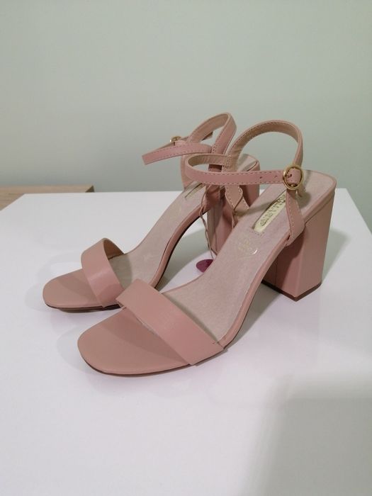 Сандали цвят черен и телесен