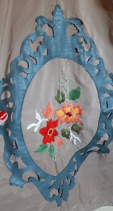 Rochie elegantă Mathilde cu broderie manuală
