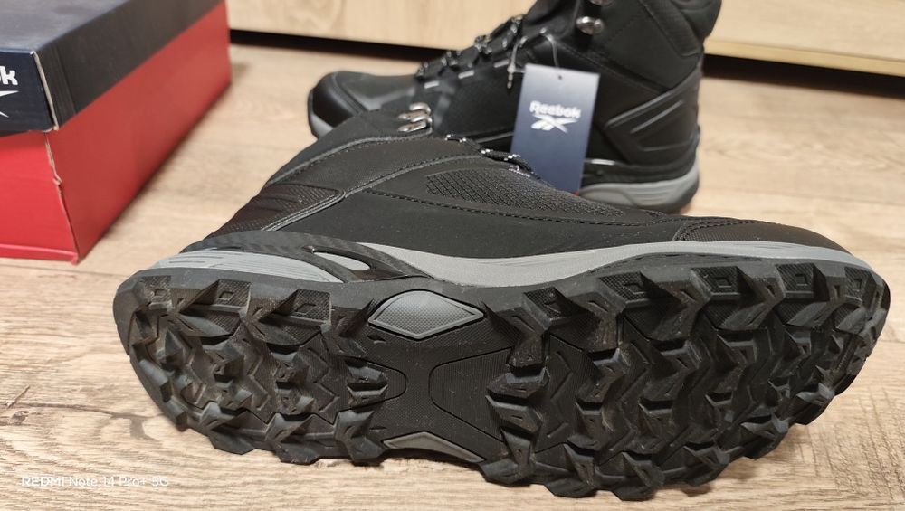Зимни водоустойчиви боти Reebok
