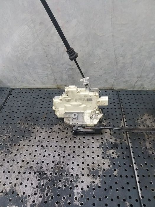 Broasca usa dreapta spate vw passat b6 3c berlina 3c4839016a