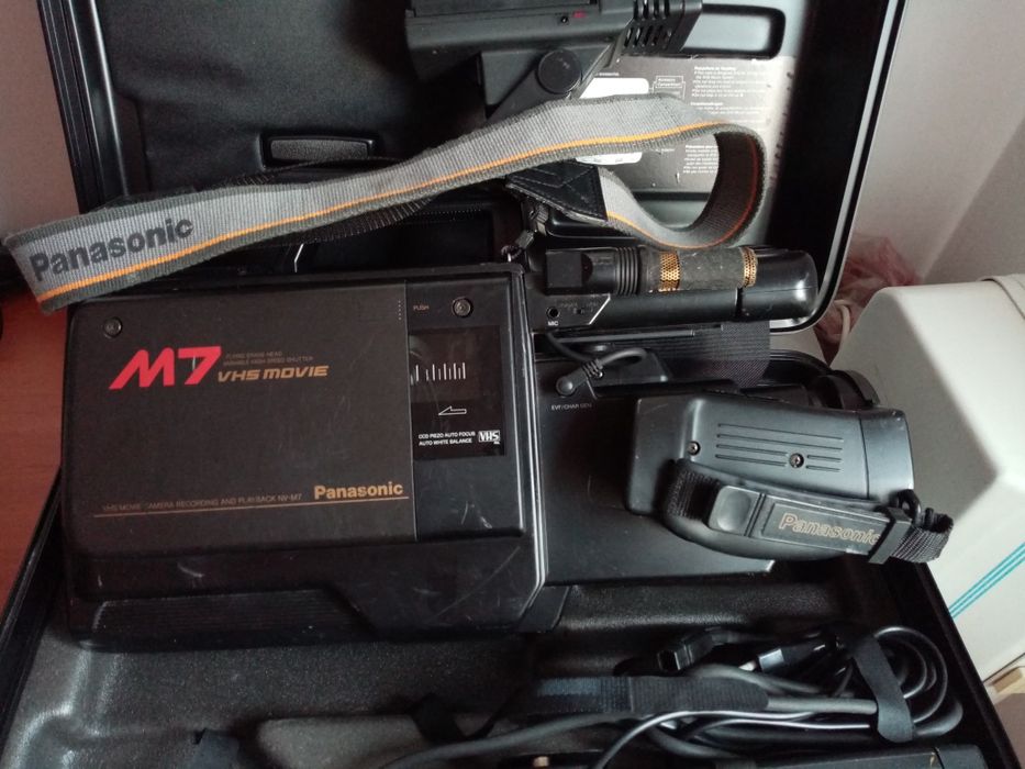 PANASONIC NV-M7EG VHS проф.камера пълен комплект с оригинален куфар