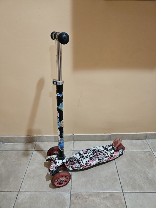 Детский самокат целый