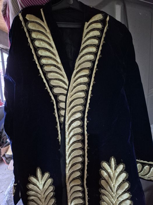 Ханскии чапан с ручной вышевкой