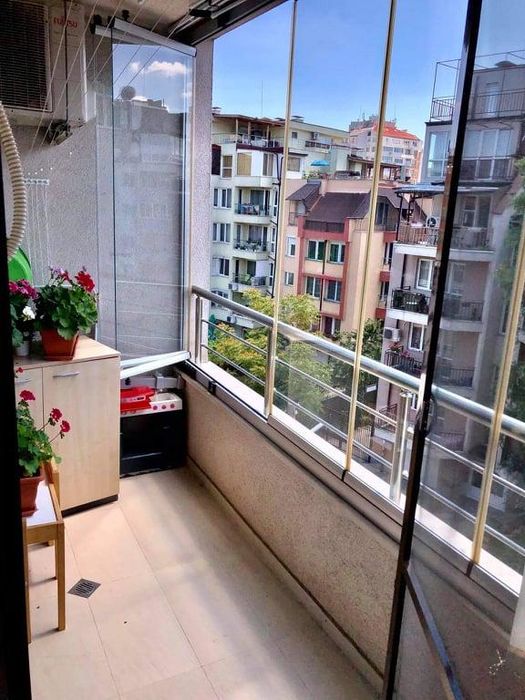 Двустаен апартамент в ж.к. Студентски град.