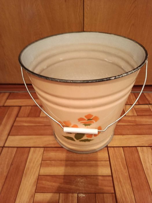 Продам эмалированное советское ведро.