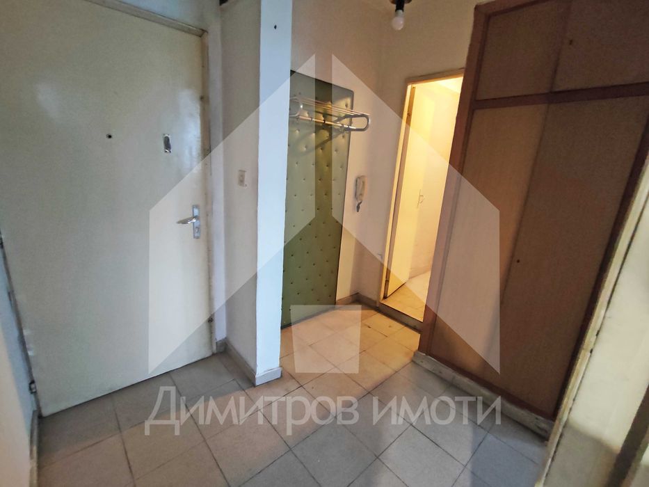 Продава се Едностаен апартамент в Нови пазар - 42 кв.м за 786 €/кв.м - Снимка #2