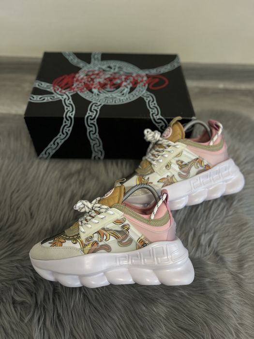 Versace chain reaction