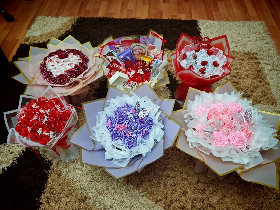 Valentine's day buchete trandafiri satin