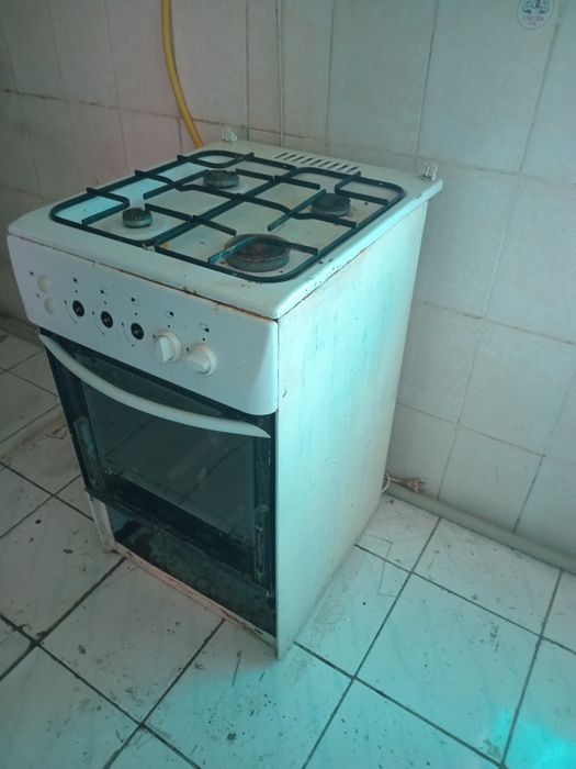 Продам газову плиту.