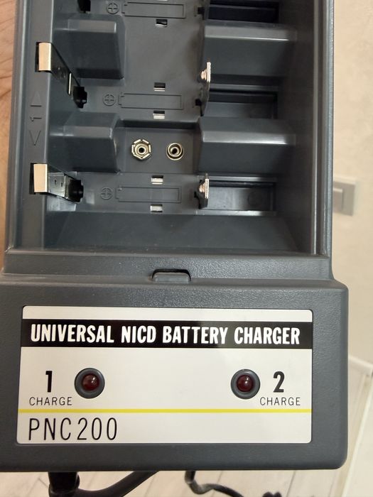 Зарядное устройство универсальный для батарейки