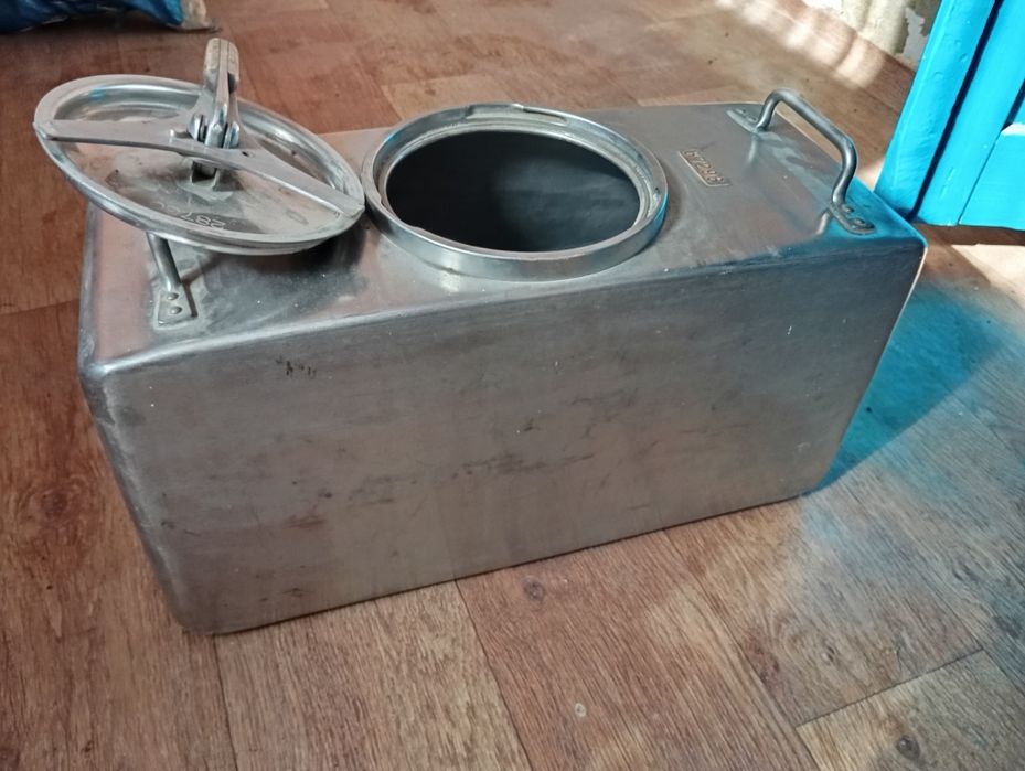 Фляга для питьевой воды нержавейка.