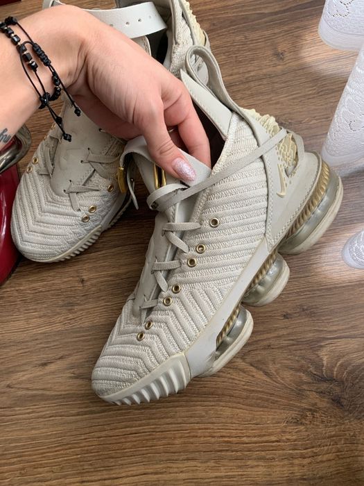 LeBron XVI Limited Edițion