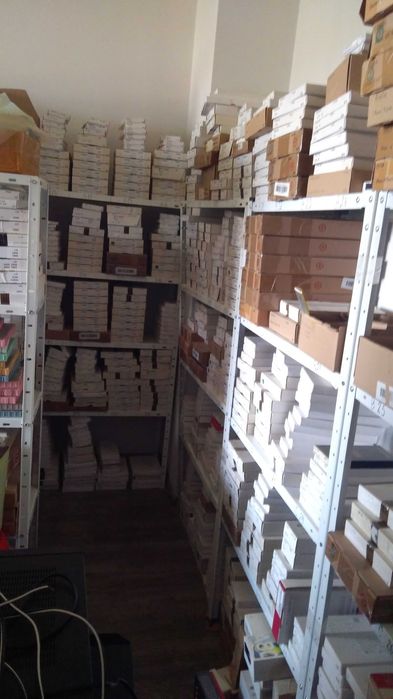 Продавам сервиз за телефони, онлайн магазин оборудване и складова база