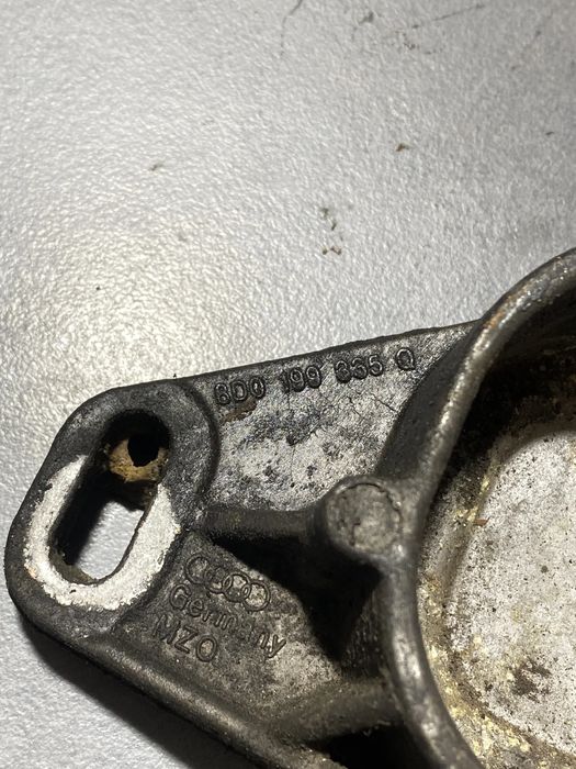 Suport tampon motor 8D0199335Q Volkswagen VW Passat 2003