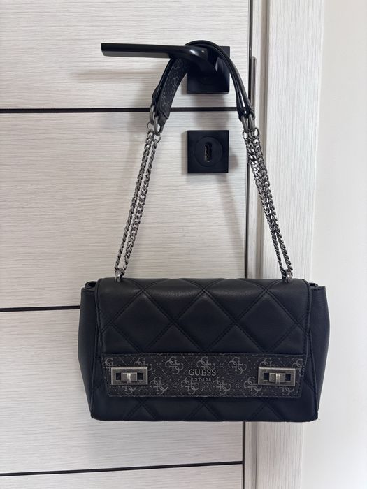 Черна чанта Guess
