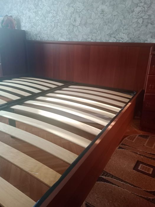 Кровать с матрасом