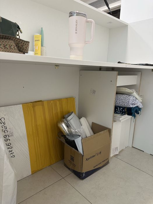 Ресепшн из материала лдсп белый-серый