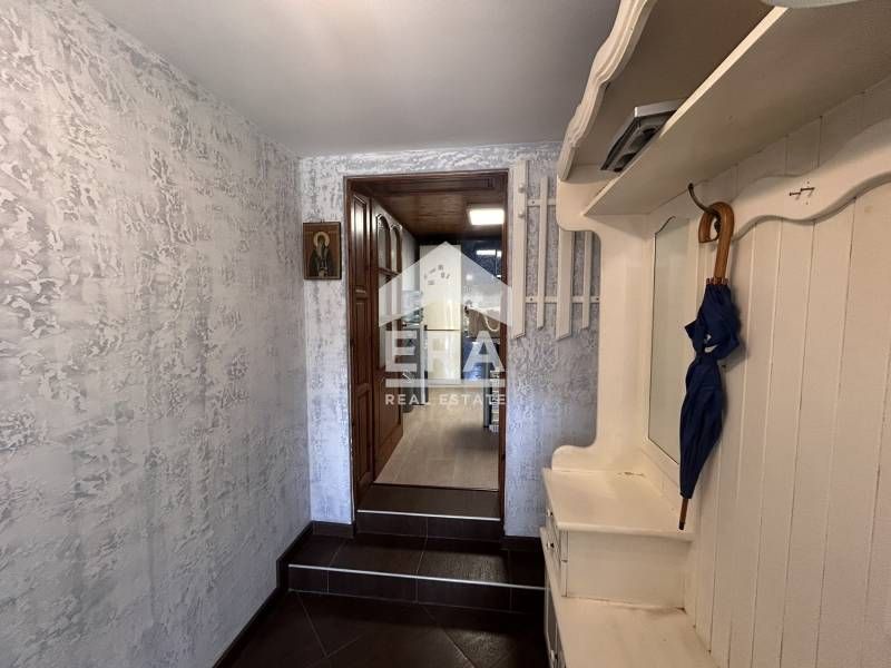 Ексклузивна обзаведена къща за продажба със зимна градина с барбекю, р