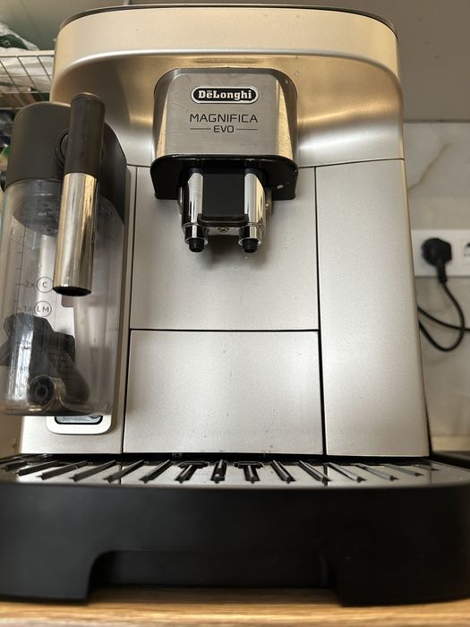 De’Longhi Magnifica EVO – stare perfectă – cu adaptor inclus