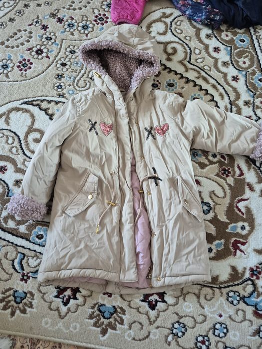 Продам куртки на девочку