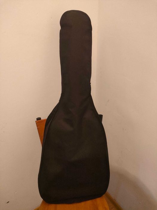 Гитара в хорошем состоянии