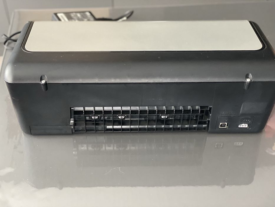 Принтер HP DeskJet D2460, цветен