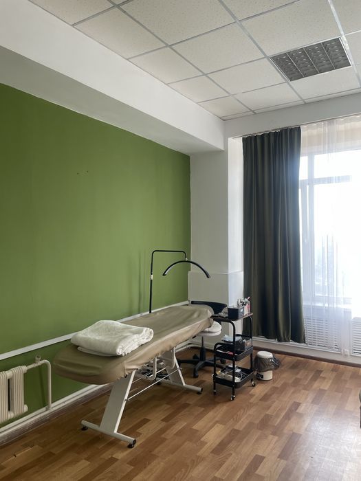 Подаются косметологические кушетки