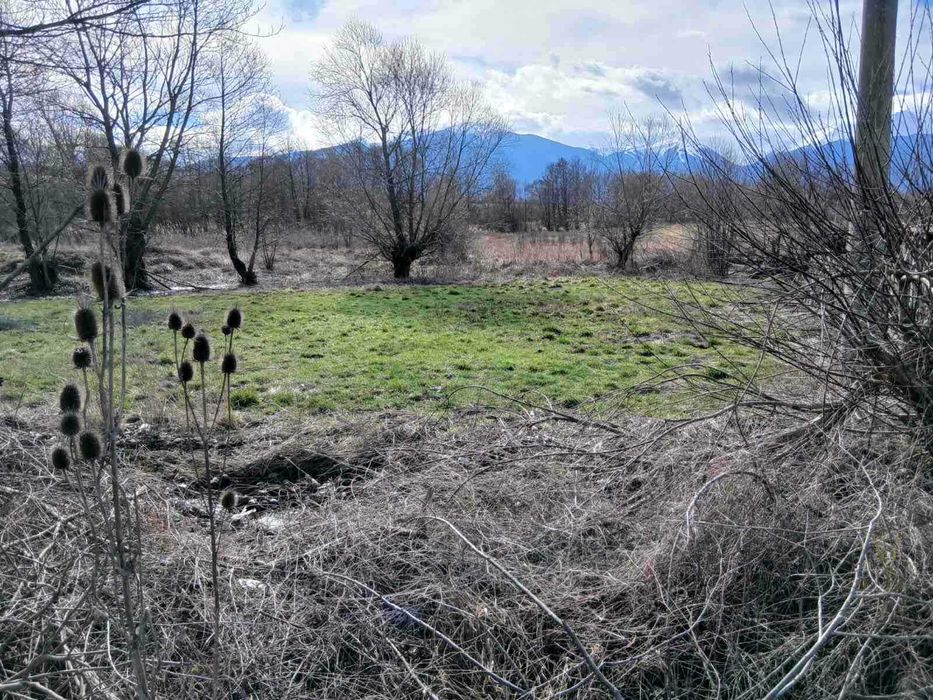 Земеделска земя с гледка към Пирин, разположена в село Баня