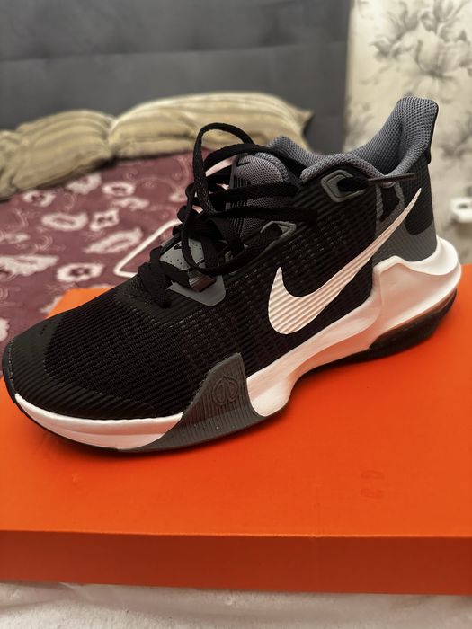 Кроссы адидас новые