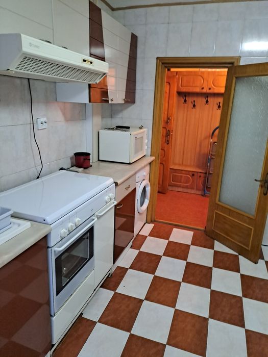 Inchiriez ap 2 camere zona centrala