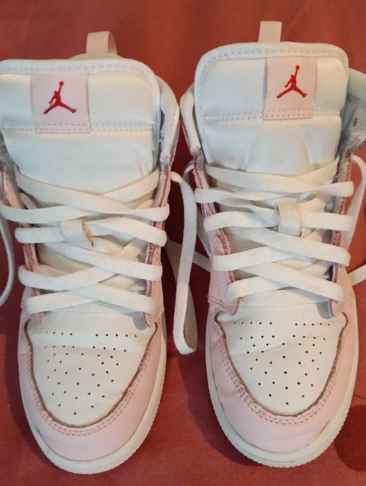 Nike Air Jordan și Sprandi