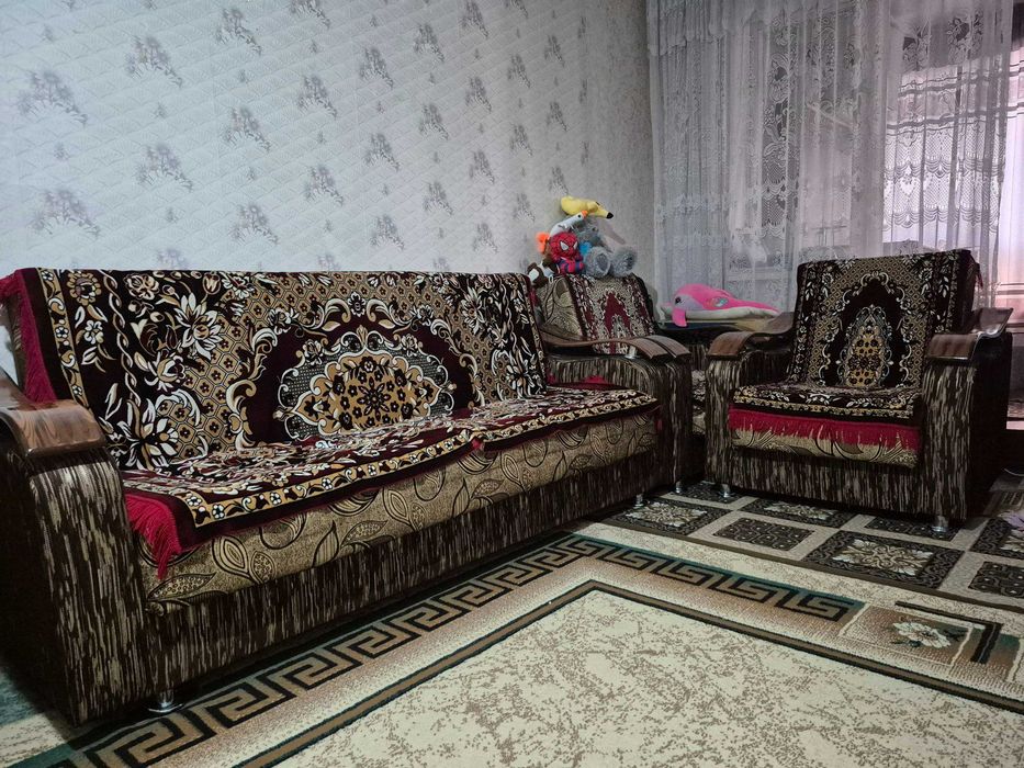 Продается раскладной диван и два кресло